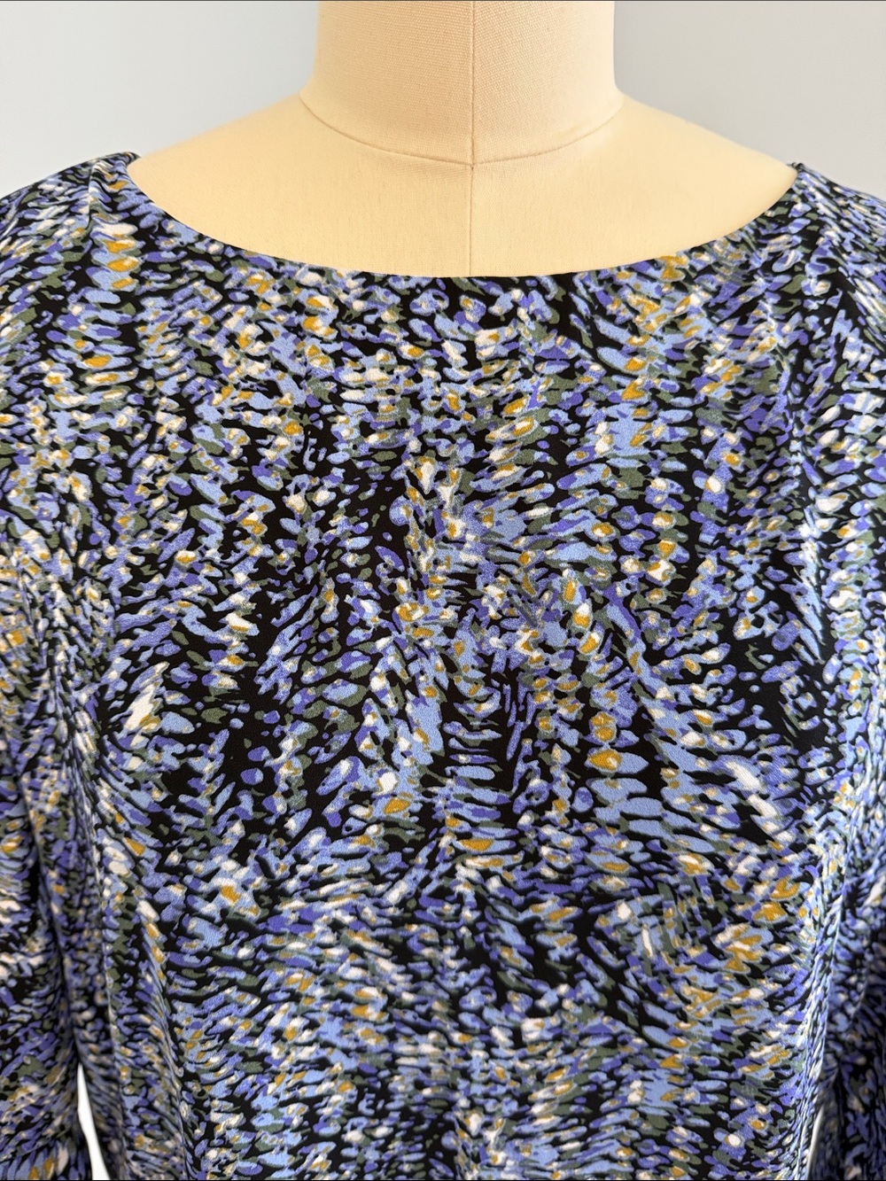 Kasper Women’s Blue Patterned Ruffle Sleeve Top SZXL - Picture 3 of 16